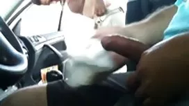 امرأة سمراء جميلة في ...