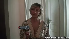 يغرق في سكس اجنبى وع ...